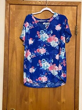 Sew In Love Blue Floral V-Neck Short Sleeve Top